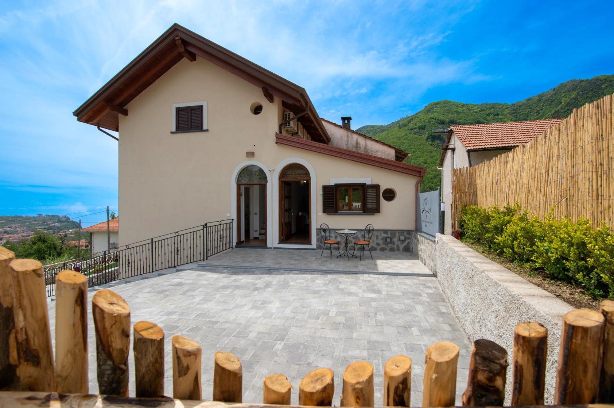 Bed and Breakfast Il Vigneto Di Nonno Pietro Аджерола Экстерьер фото